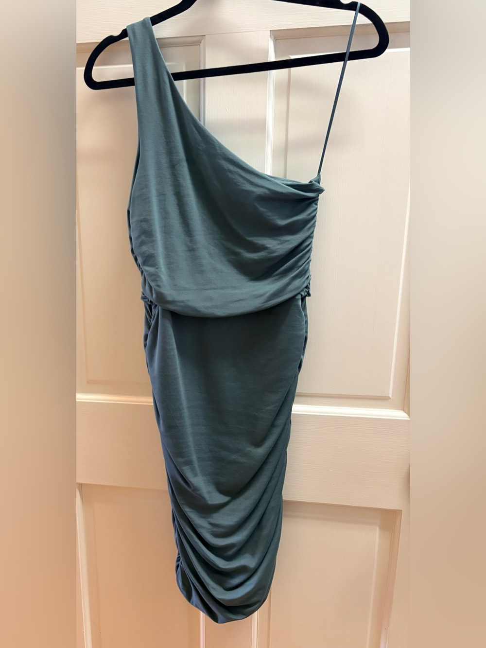 Express One-Shoulder Ruched Bodycon Dress - Picture 4 of 5
